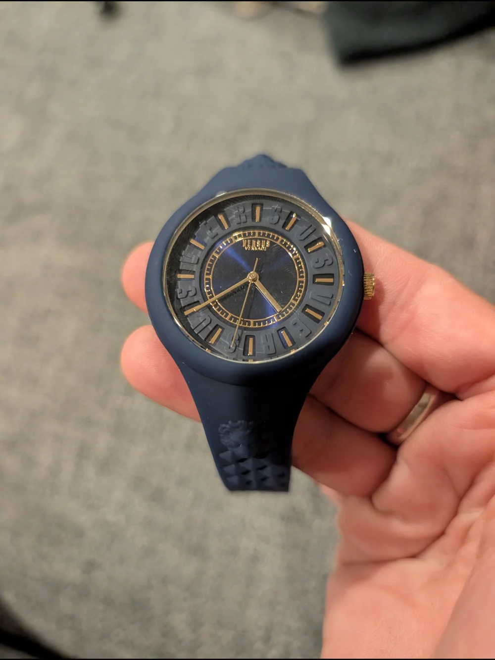 Versus Versace sleek round